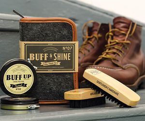 gentlemen's hardware shoe shine kit